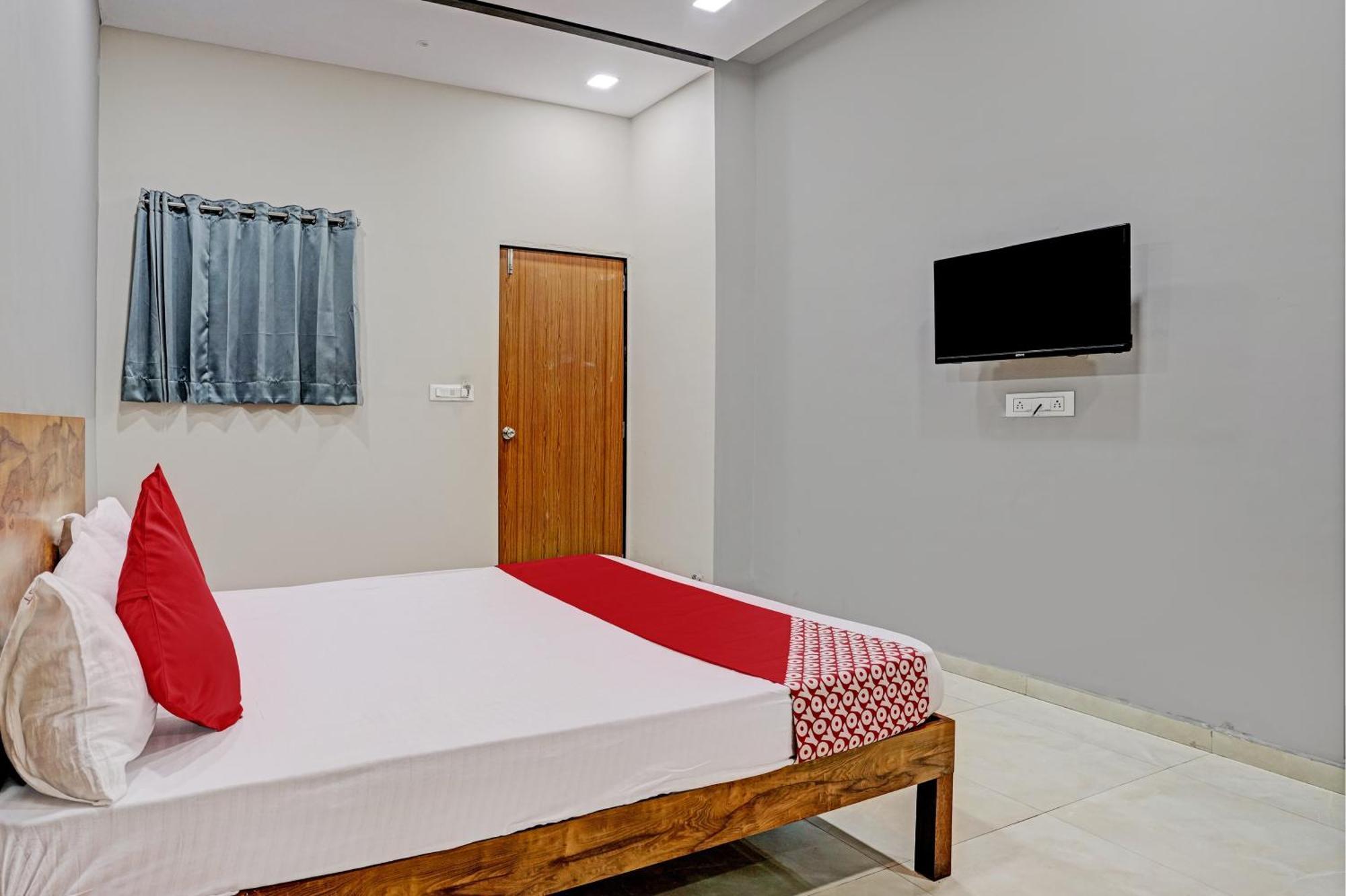 Oyo Flagship Hotel 9 สุรัต ภายนอก รูปภาพ