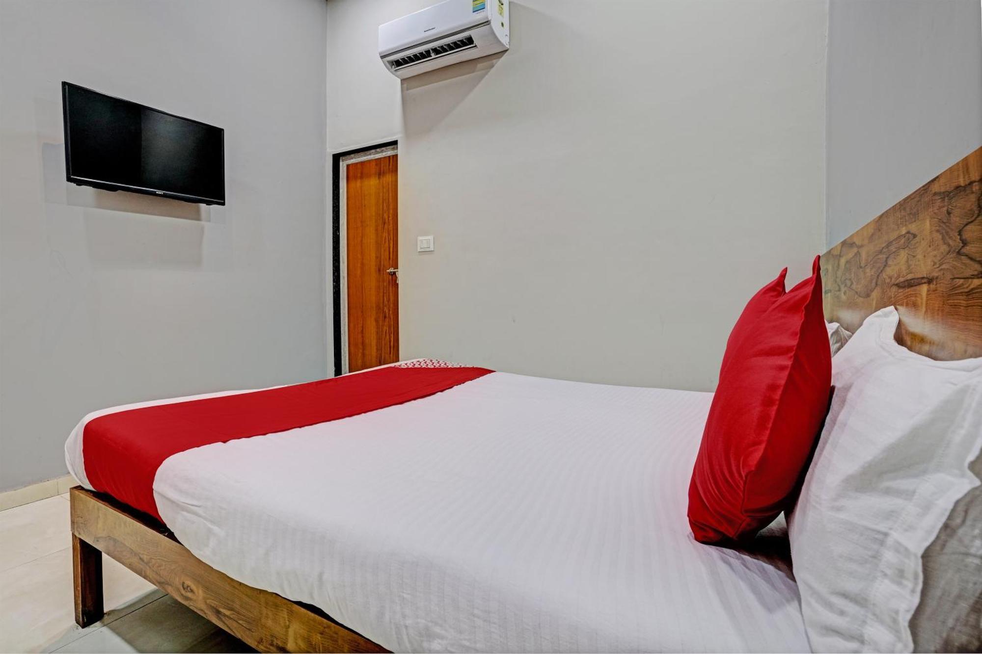 Oyo Flagship Hotel 9 สุรัต ภายนอก รูปภาพ
