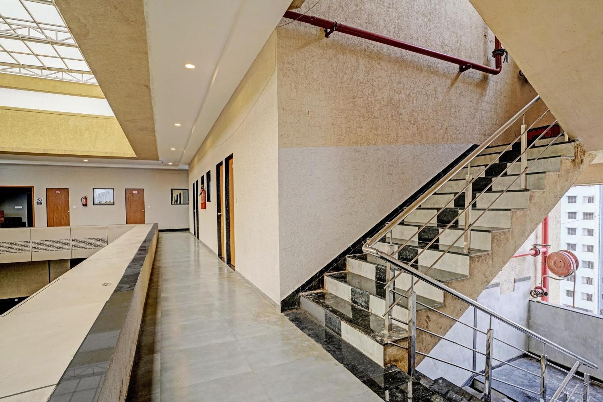 Oyo Flagship Hotel 9 สุรัต ภายนอก รูปภาพ